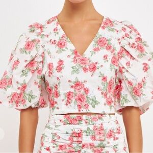 Endless Rose Revolve Floral Linen Puff Sleeve Cropped V-Neck Top Blouse